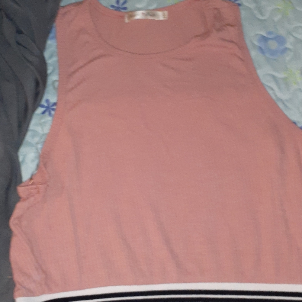 2 crops tops